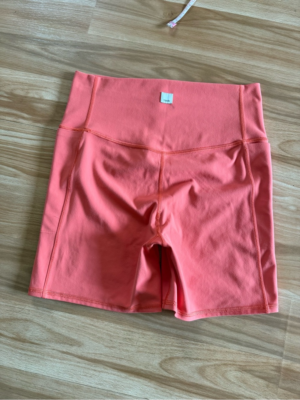Ladies Vuori Studio Pockets Shorts in Grapefruit - Sz M - Picture 8 of 12